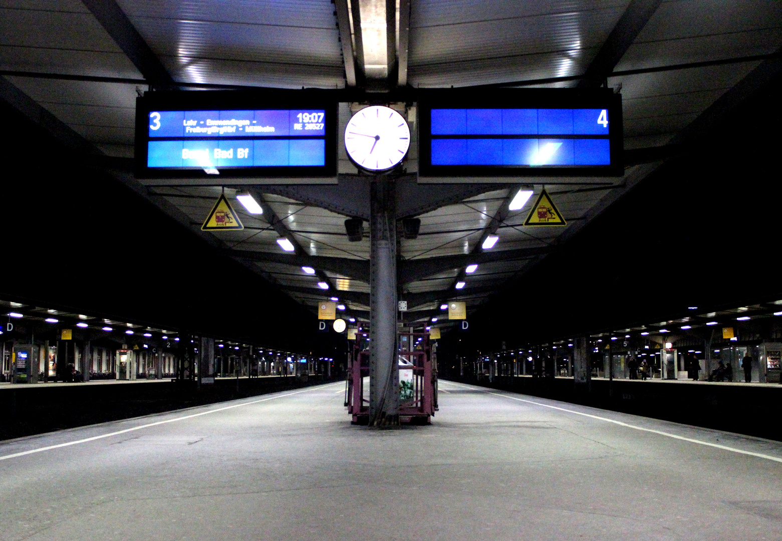 Allein am Bahnsteig