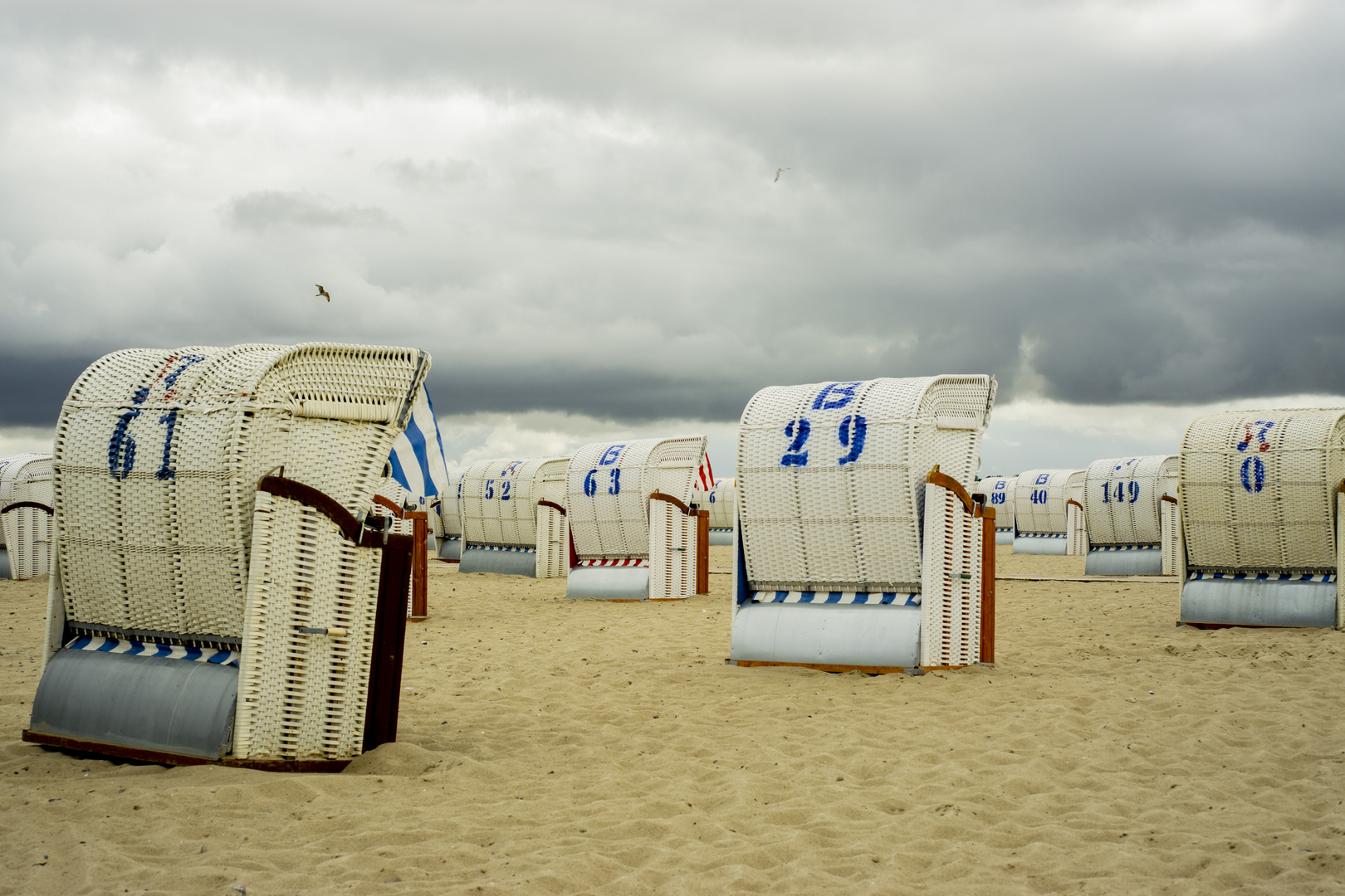 allein am Strand ...