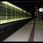 Allein auf dem Bahnhof