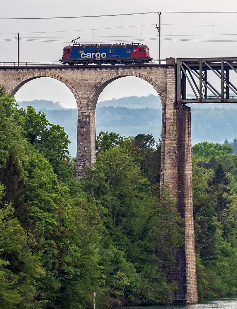 Allein auf der Brücke