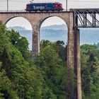 Allein auf der Brücke