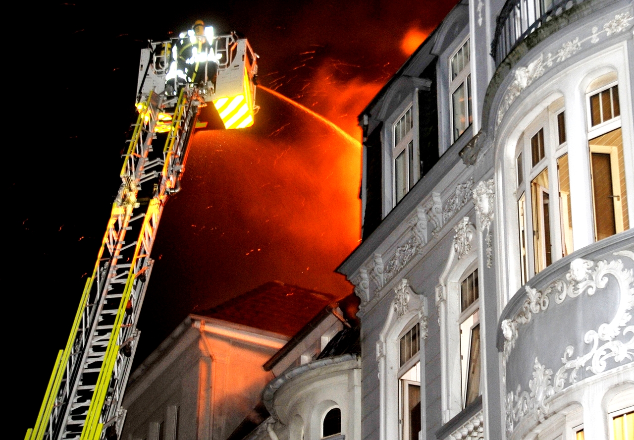 Allein gegen die Flammen