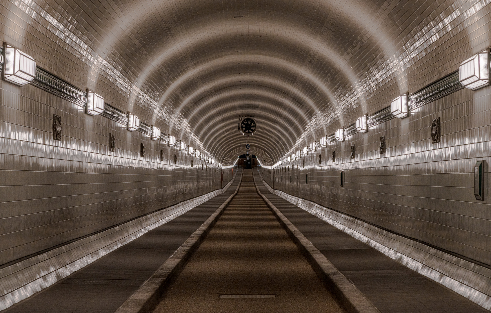 Allein im Tunnel