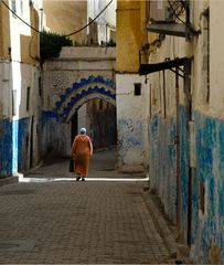 Allein in den Gassen der Medina von Fes