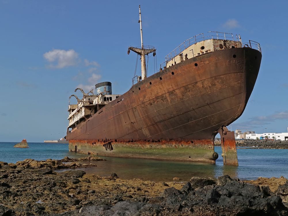 allein verrottet das Schiff