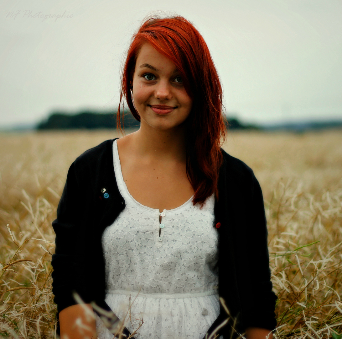 Alleine im Feld Foto & Bild portrait, portrait frauen, outdoor Bilder auf