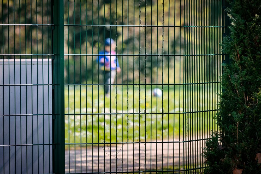 Alleine spielen ist blöd... Foto & Bild menschen, streetfotografie mit menschen, dokumentation Alleine spielen ist blöd... Foto & Bild menschen, streetfotografie mit menschen, dokumentation