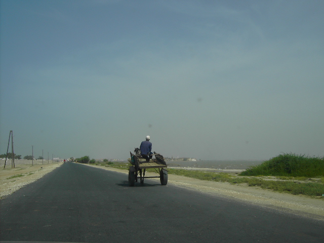 alleine unterwegs auf den strassen von senegal