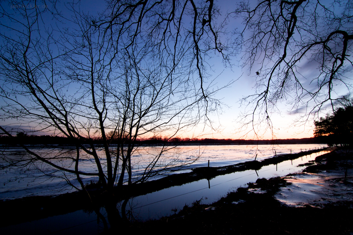 Aller , Wiese + Graben - Abendstimmung