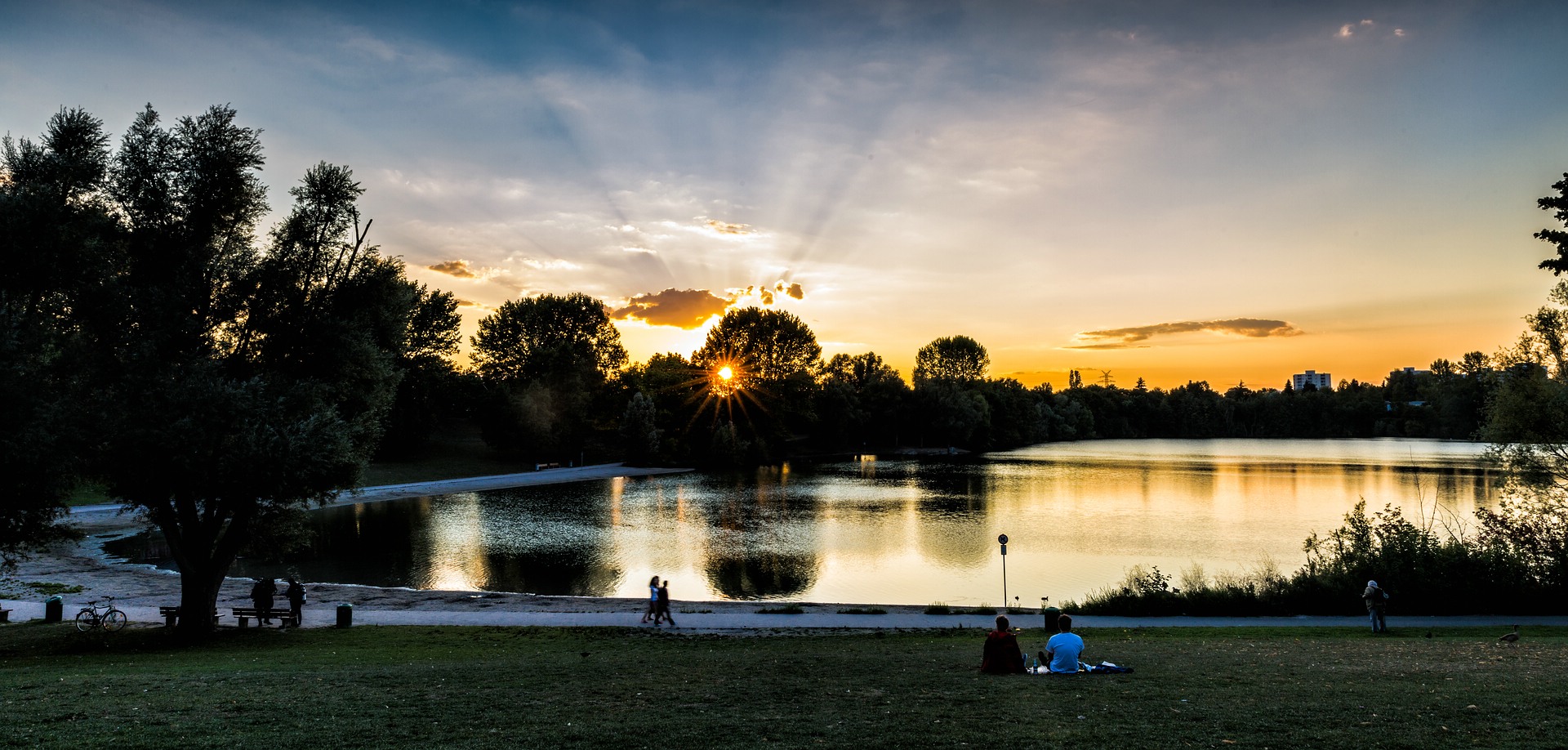 allerhand Aktivitäten zum Sonnenuntergang