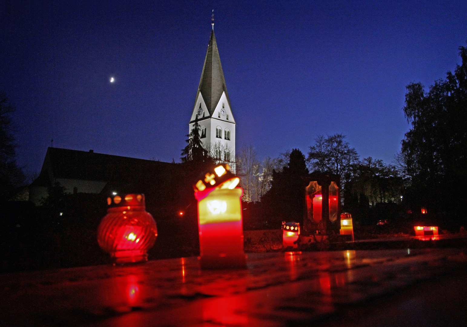 Allerheiligen 2011 auf dem Friedhof der katholischen St.-Antonius-Kirchengemeinde Wickede (Ruhr)