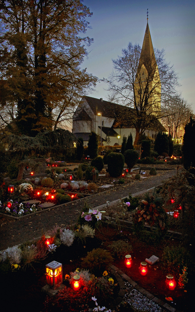 Allerheiligen auf dem Friedhof der katholischen St.-Antonius-Kirchengemeinde Wickede (Ruhr), 2011