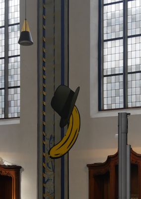 alles Banane - der Hut könnte von Josefh Beuys sein ?