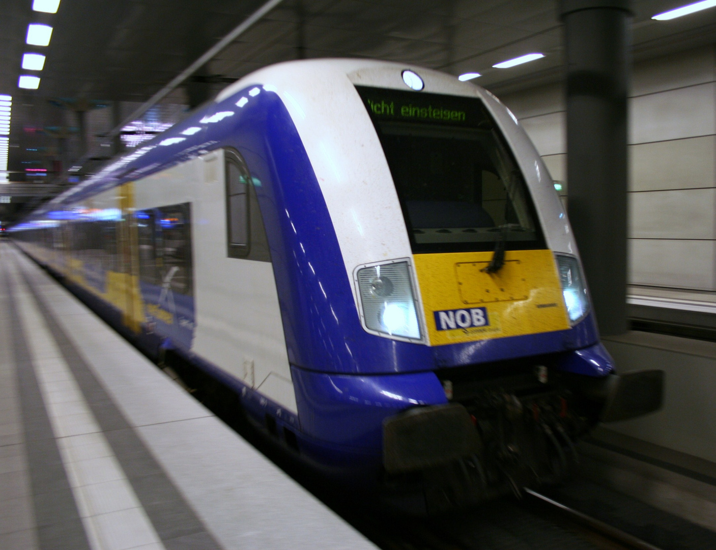 Alles gutte zu 10 Jahre InterConnex (Ausfahrt Berlin Hbf)