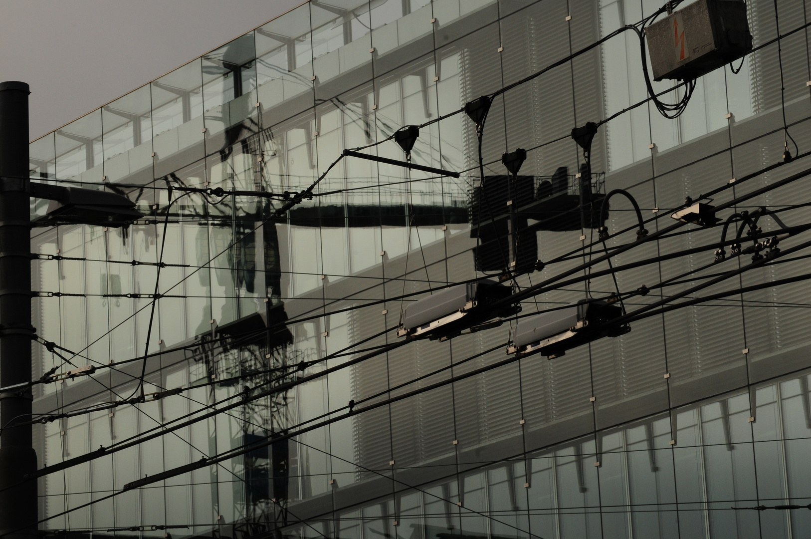 Alles spiegelt sich in der Glas Fassade wieder