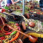 Allez Mesdames goûtez mes olives ....