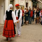 Allez venez ... et entrez dans la danse .....