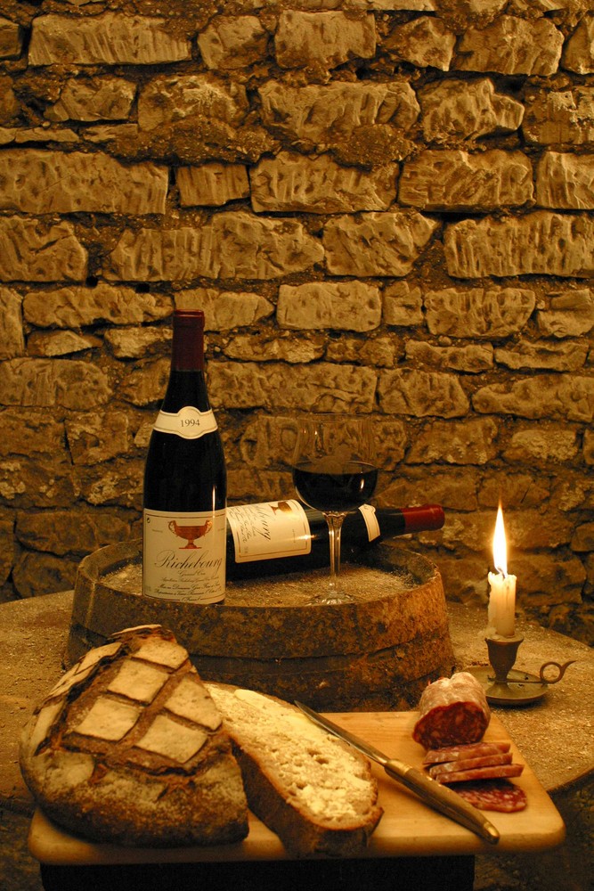 Alliance du pain rémois, du saucisson lyonnais et du bon vin bourguignon de Christian Perlot 