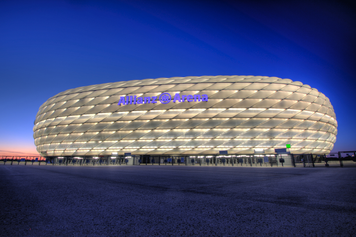 Allianz Arena bei Nacht