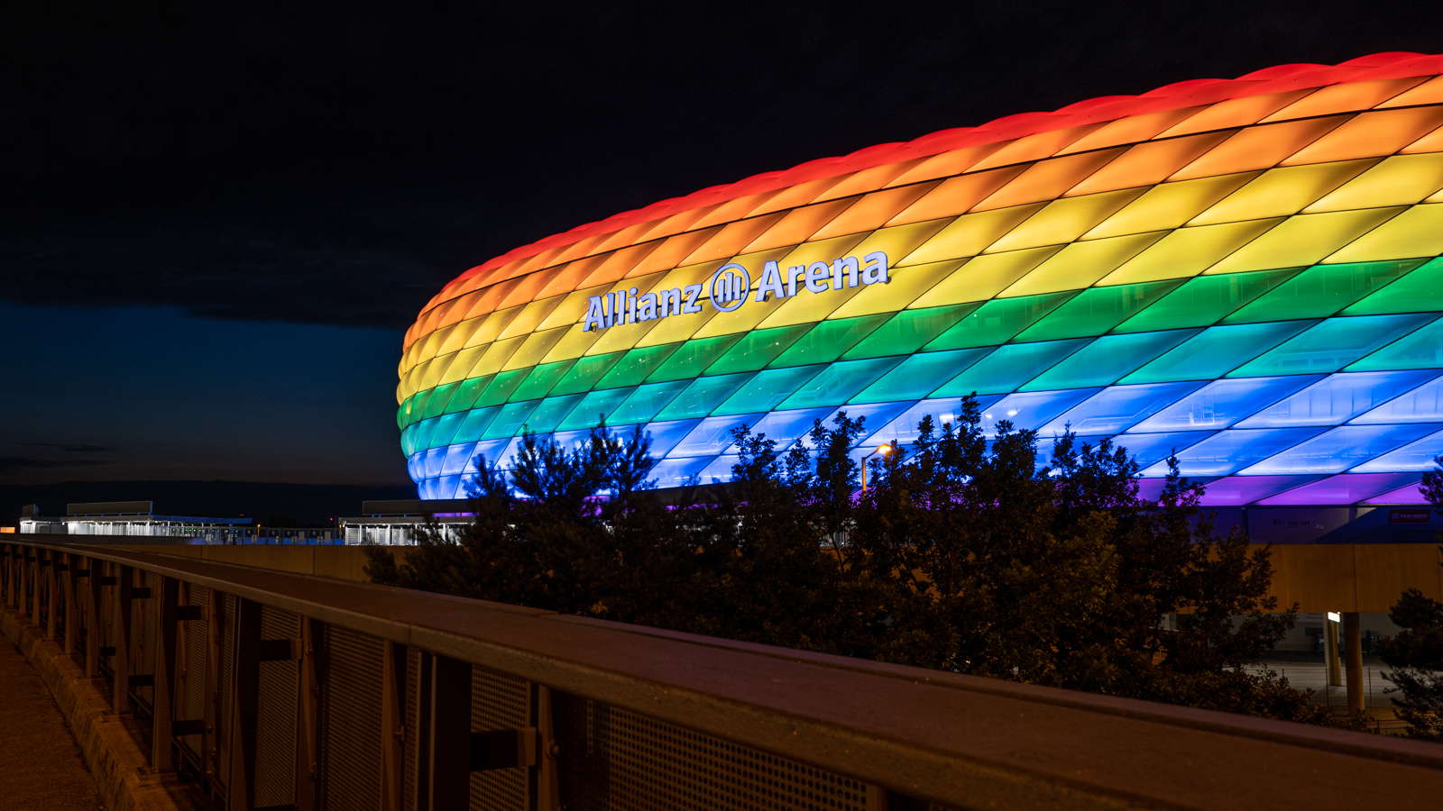 Allianz Arena bei Nacht