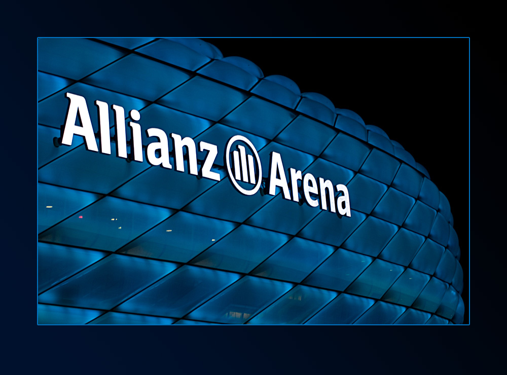 Allianz-Arena bei Nacht...