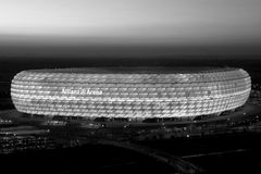 Allianz Arena bei Nacht