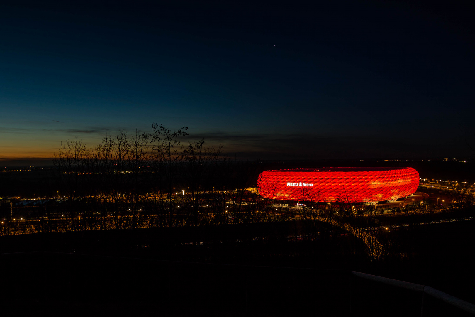 Allianz-Arena bei Nacht