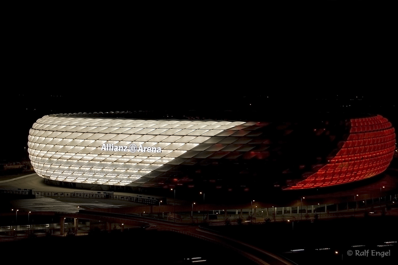Allianz Arena beim Farbwechsel