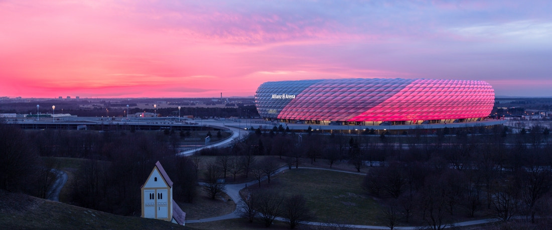 Allianz Arena im Farbenwechsel