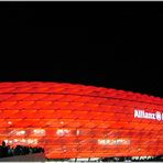 Allianz-Arena in Rot