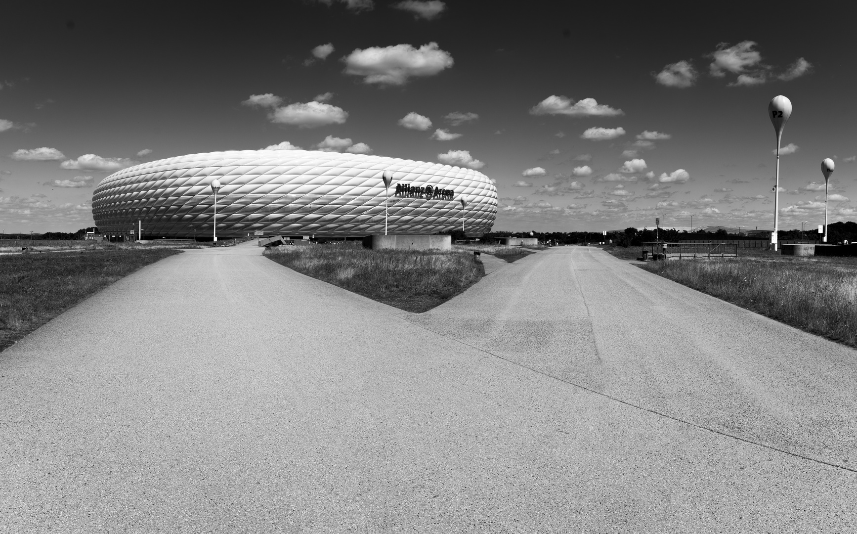 Allianz-Arena in Schwarz-Weiss