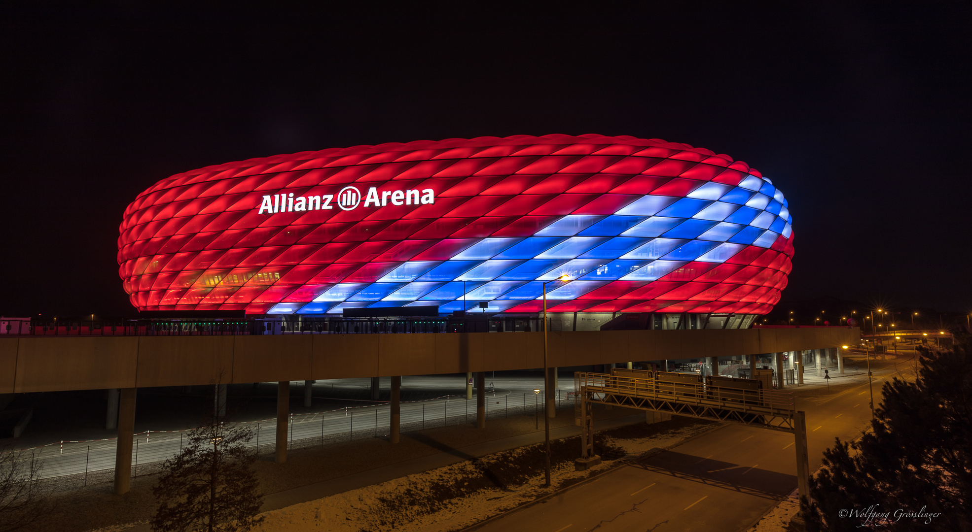 The professional football clubs fc bayern munich and tsv 1860 münchen have played their home games in the stadium since its opening in 2005. Allianz Arena München Grundriss : Allianz Arena München Foto & Bild | architektur ...