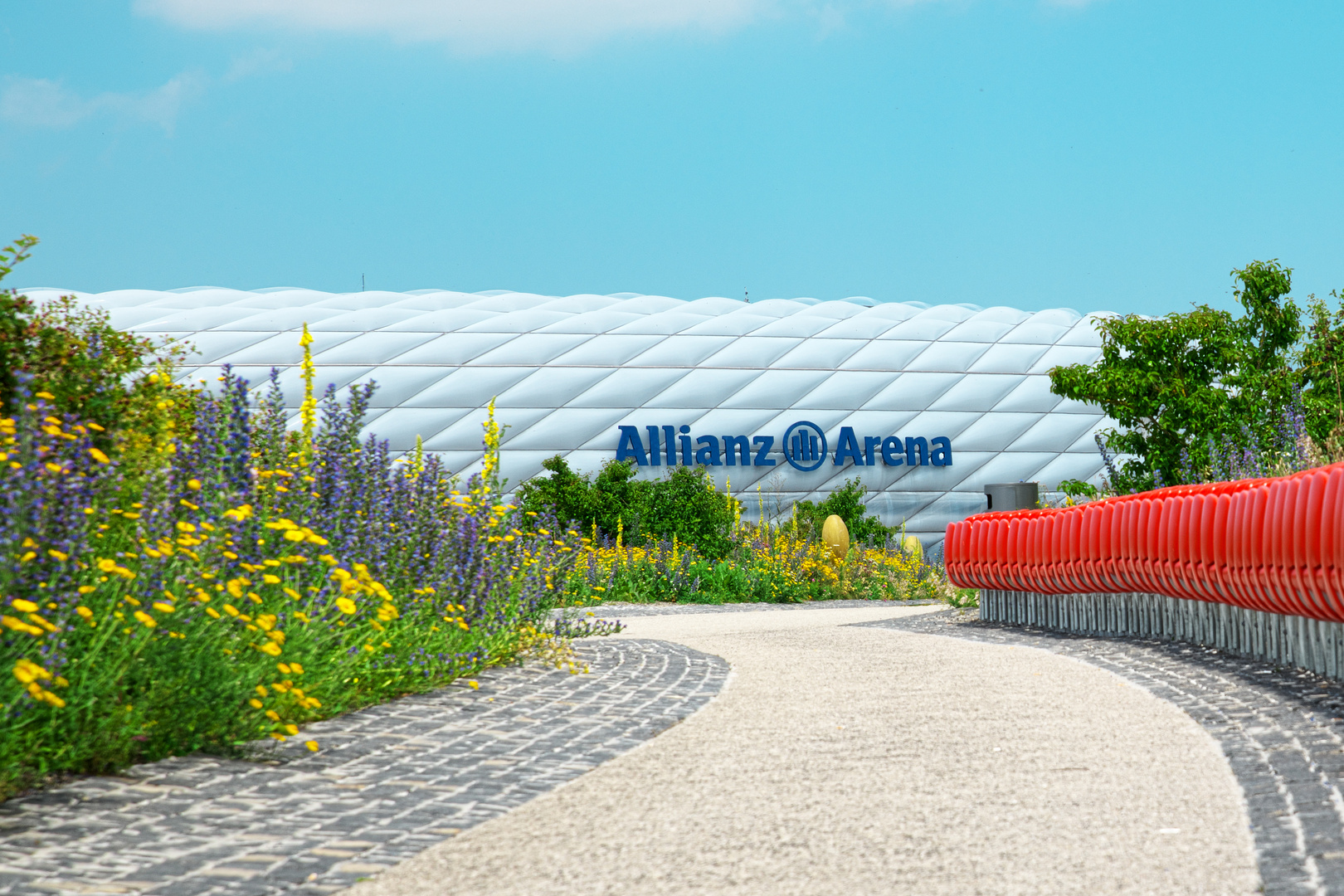 AllianzArena mit "Vorgarten"