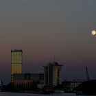 Allianztower mit Mond