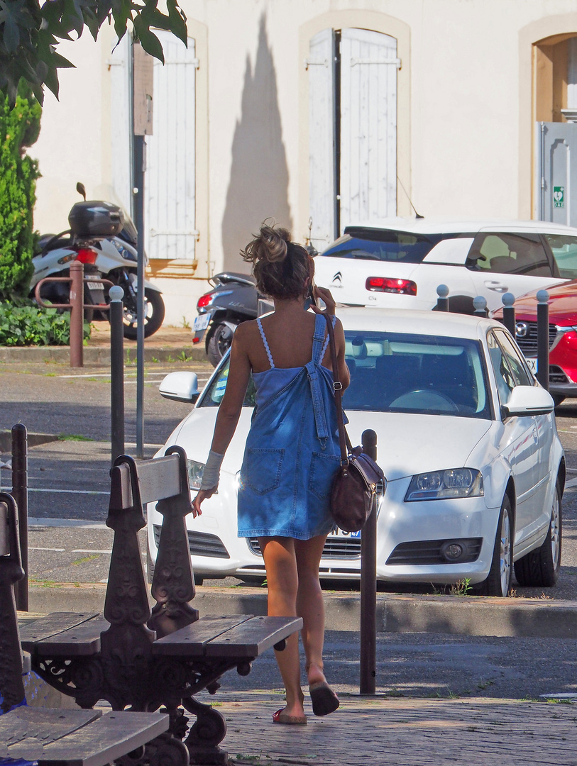 Allo,…une voiture blanche, oui,... mais laquelle ?