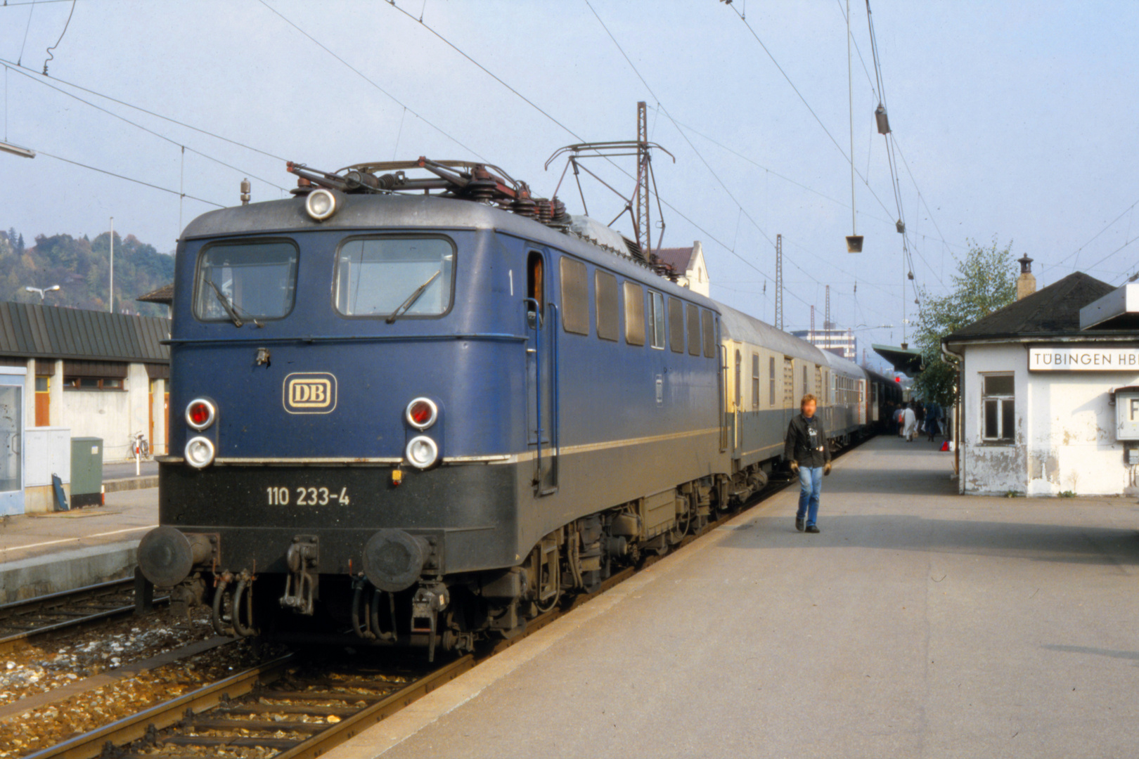 Alltag anno 1988 - 110 233-4 in Tübingen 