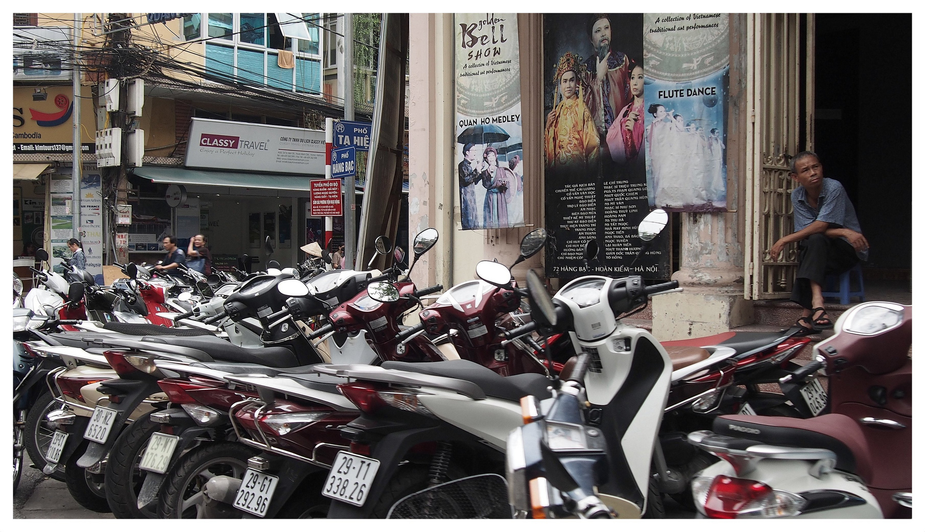 Alltag in den Straßen der Altstadt von Hanoi