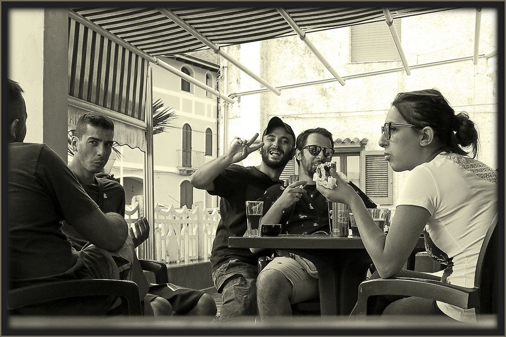Alltag in der Bar: die Jugend / La vita quotidiana al bar: la gioventù (2)