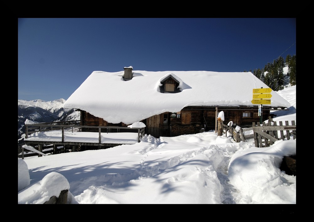 Alm im Schnee von Borkemer 