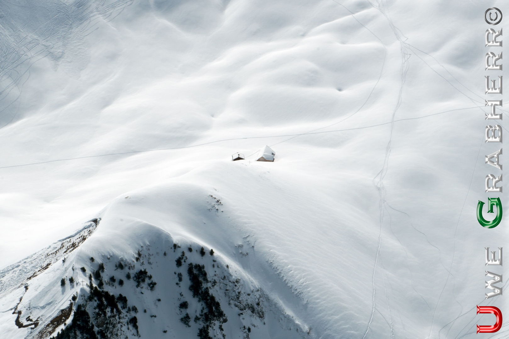 Alm im Schnee versunken