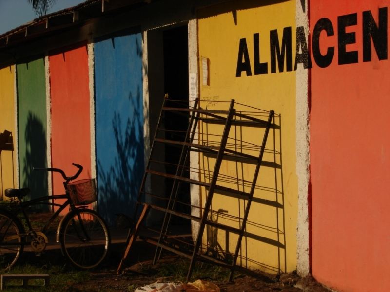 ALMACEN - authentic colourful garage