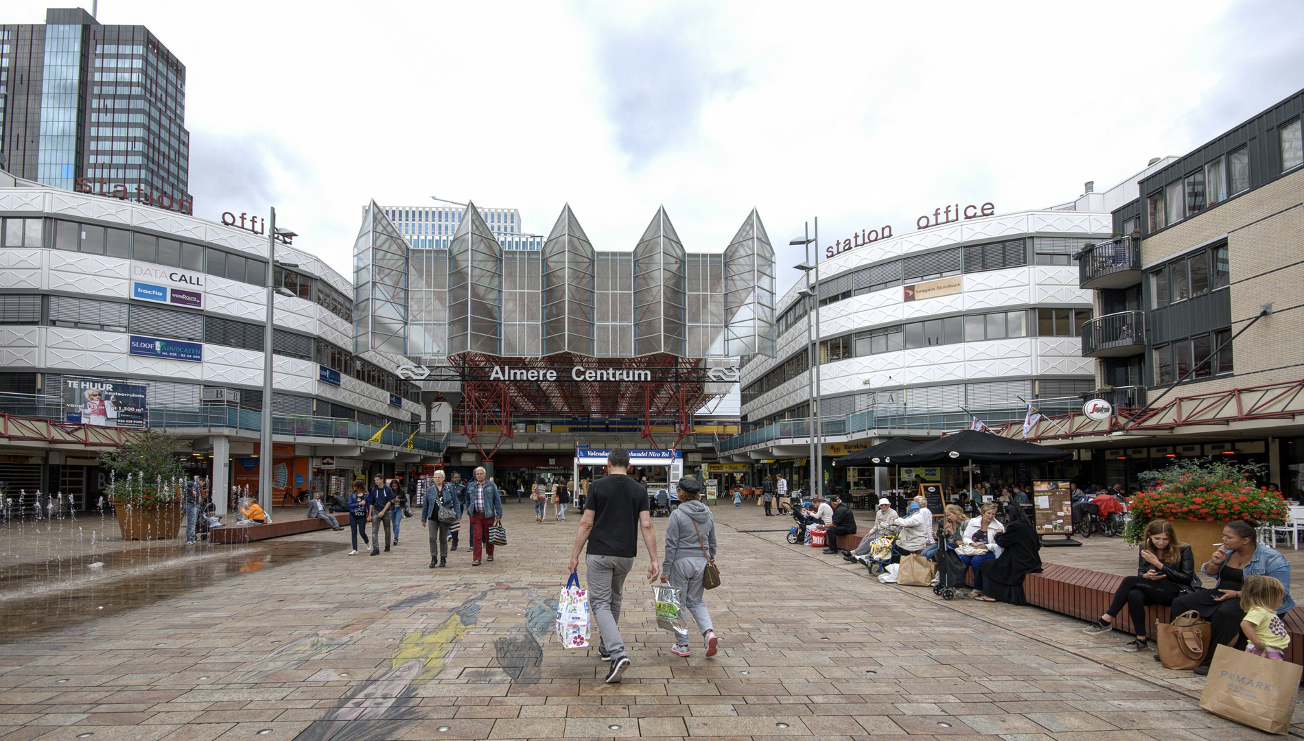 Almere - Stationsplein - Central Railway Station