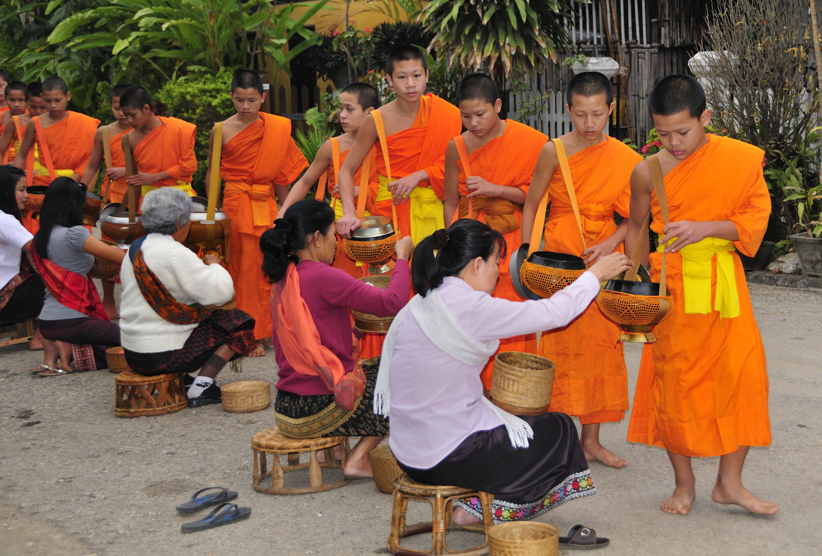 Almosengang in Luang Prabang