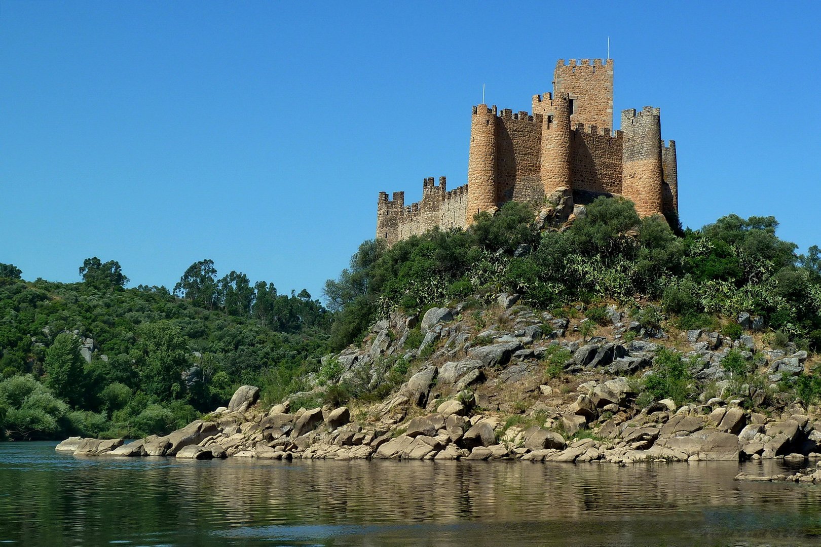 Almourol im Tejo..