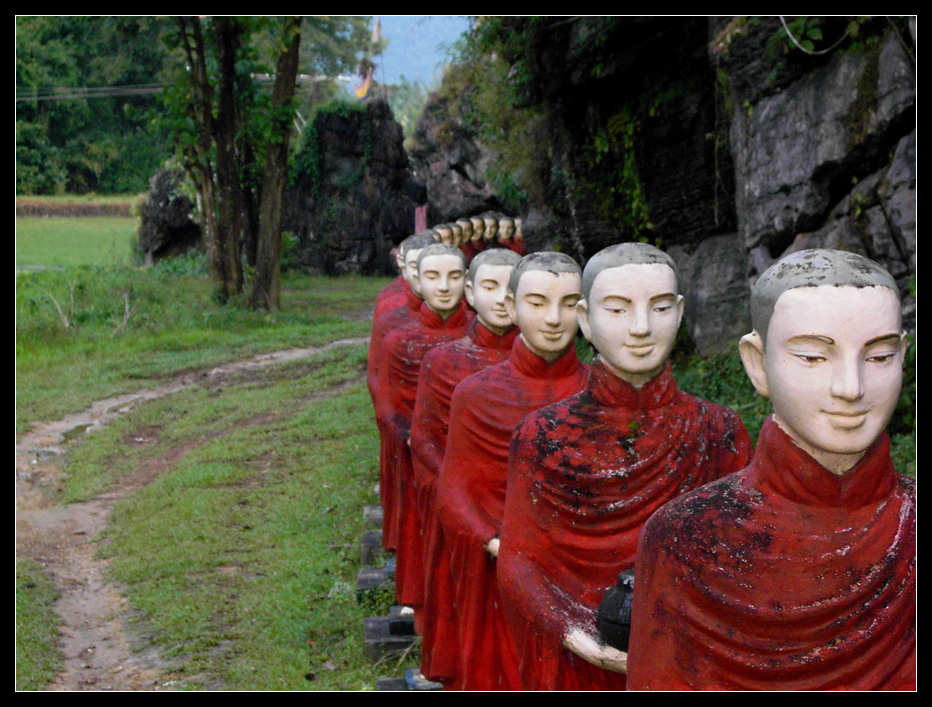 ... Alms, Hpa An, Myanmar ...