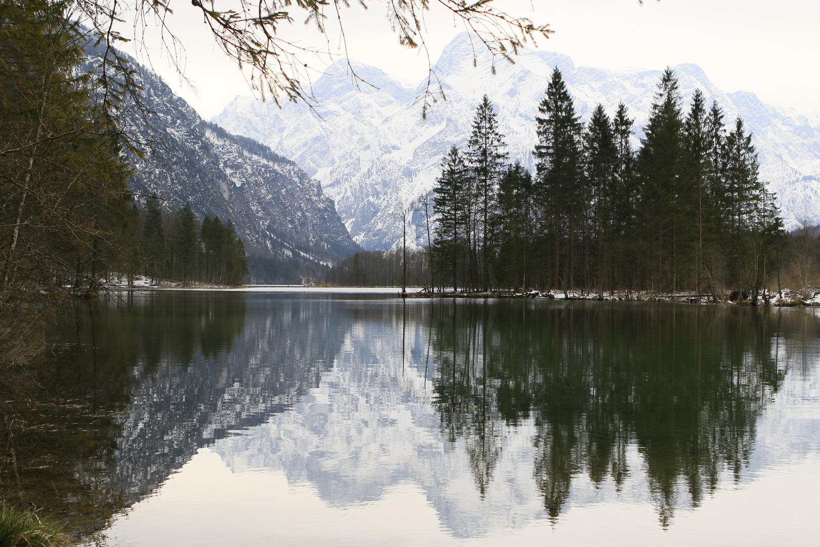 Almsee mit Zwölferkogel (Salzkammergut, Österreich)