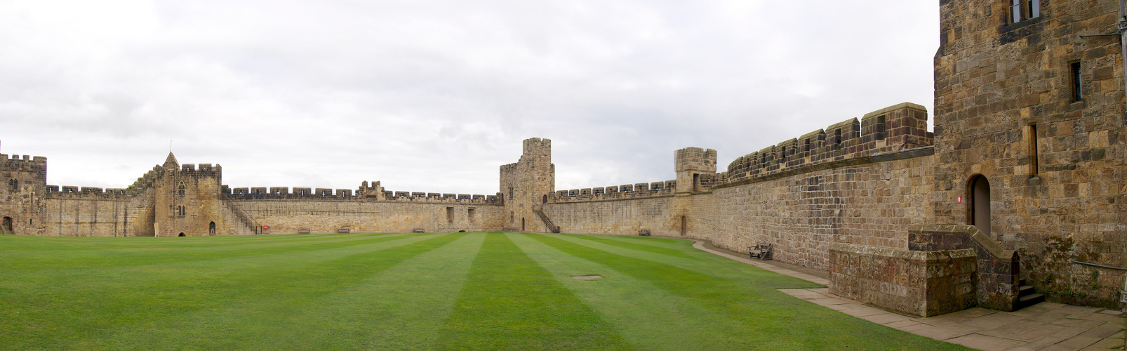 Alnwick Castle (Hogwarts)