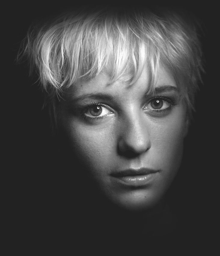 Alone in the dark Foto & Bild portrait, portrait frauen, christine