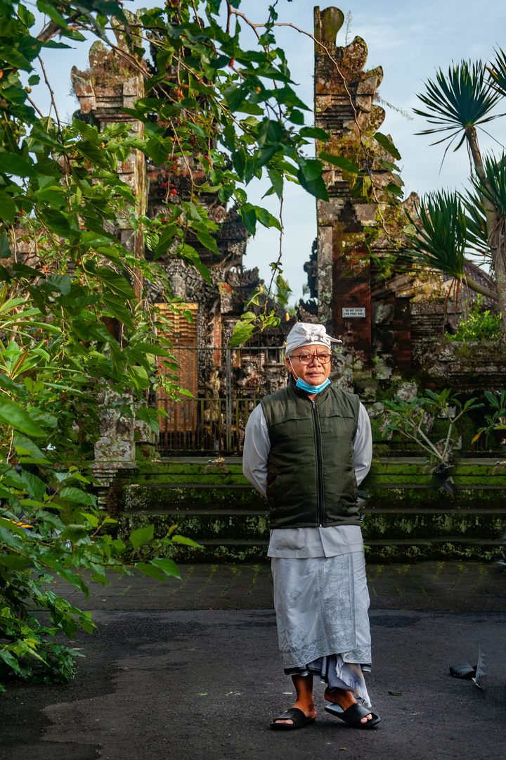 Along the lane at Pura Puseh Desa 