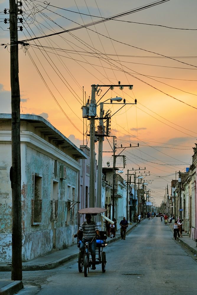 Along the side way in Camagüey